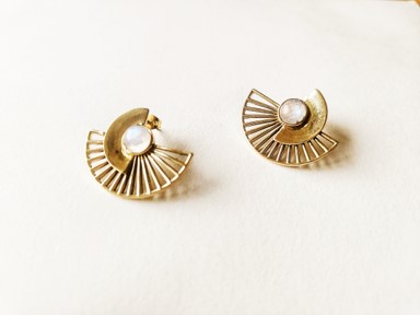  MooiWAAR Earring Moonstone fan