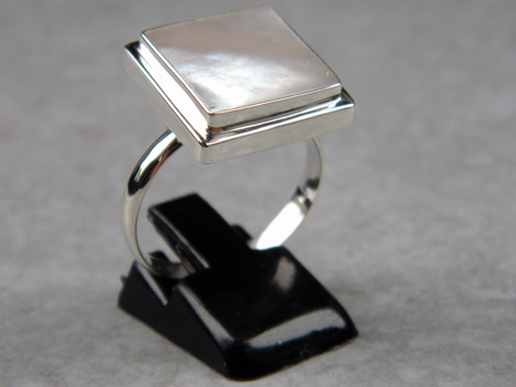 Madat Nepal Ring Zilver 21mm Shell/White